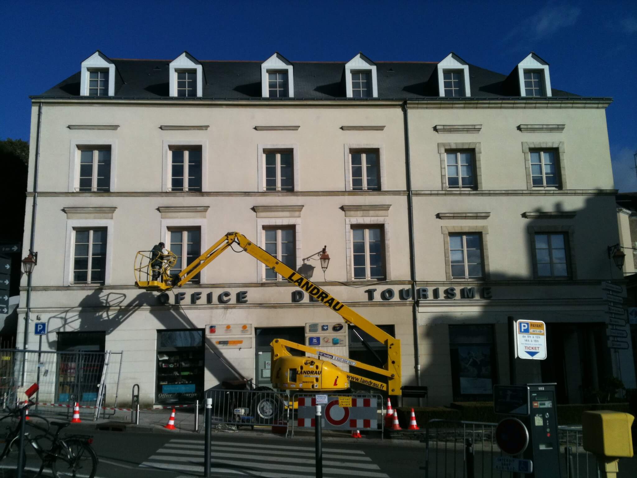 Rénovation façade office de tourisme