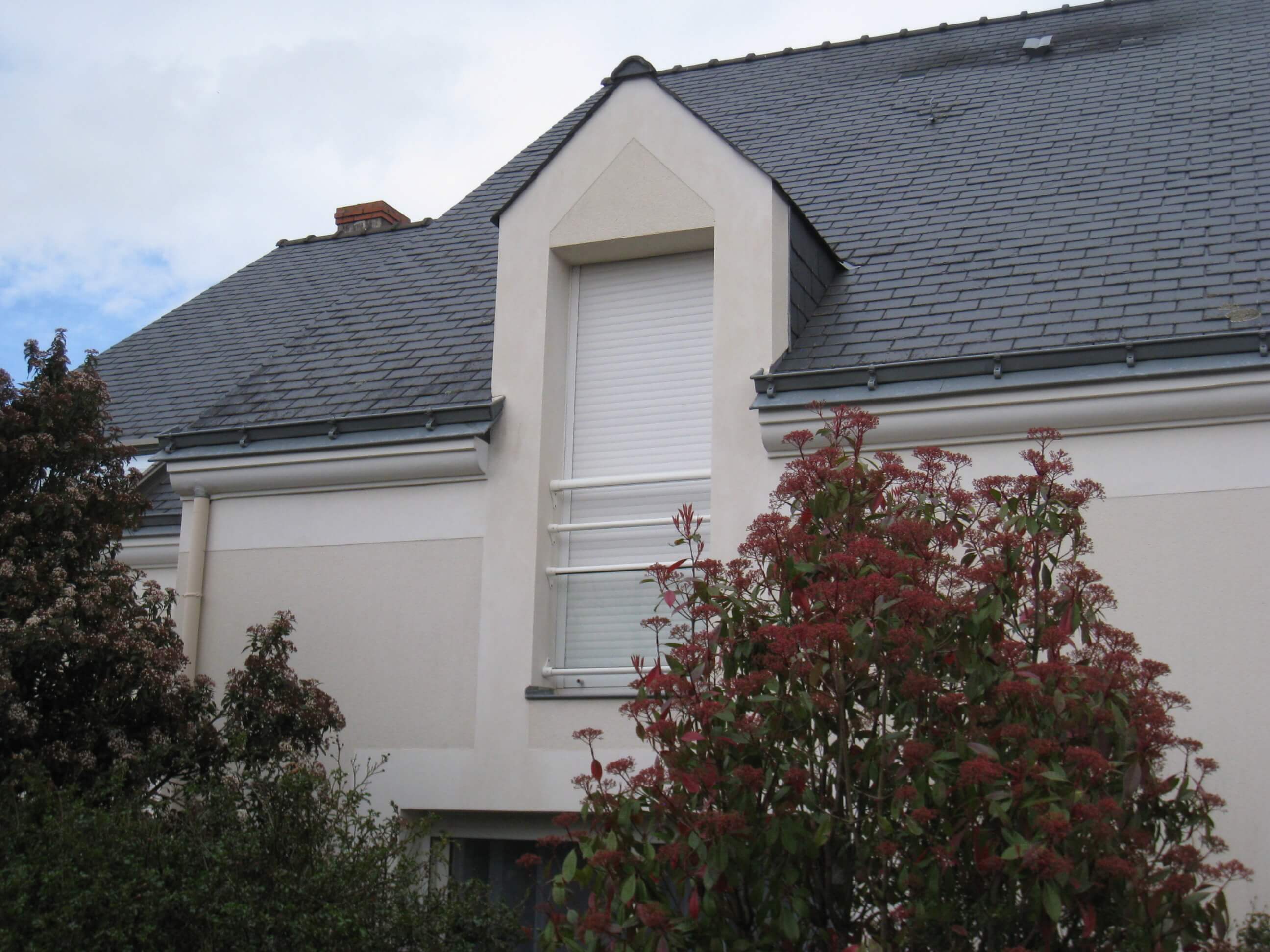 Peinture décorative sur façade Rénovation crépis maison après